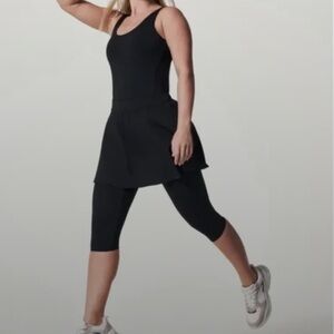 Spanx Booty Boost Active Skirt Around Knee Leggings Size Medium